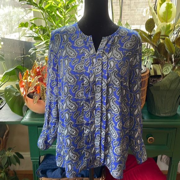 Banana Republic Tops - Banana Republic blue paisley polyester top